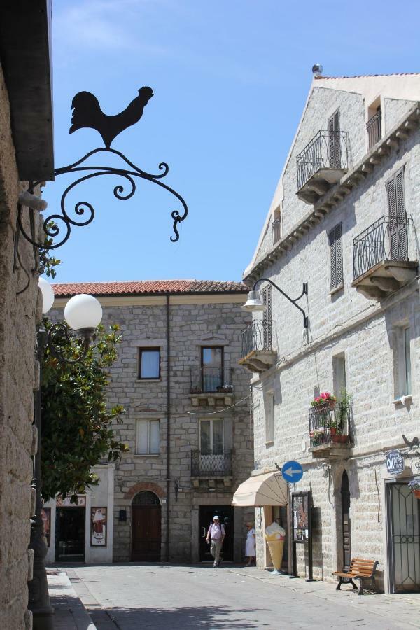 B&B Piazza Di L'Ara Tempio Pausania Exterior photo