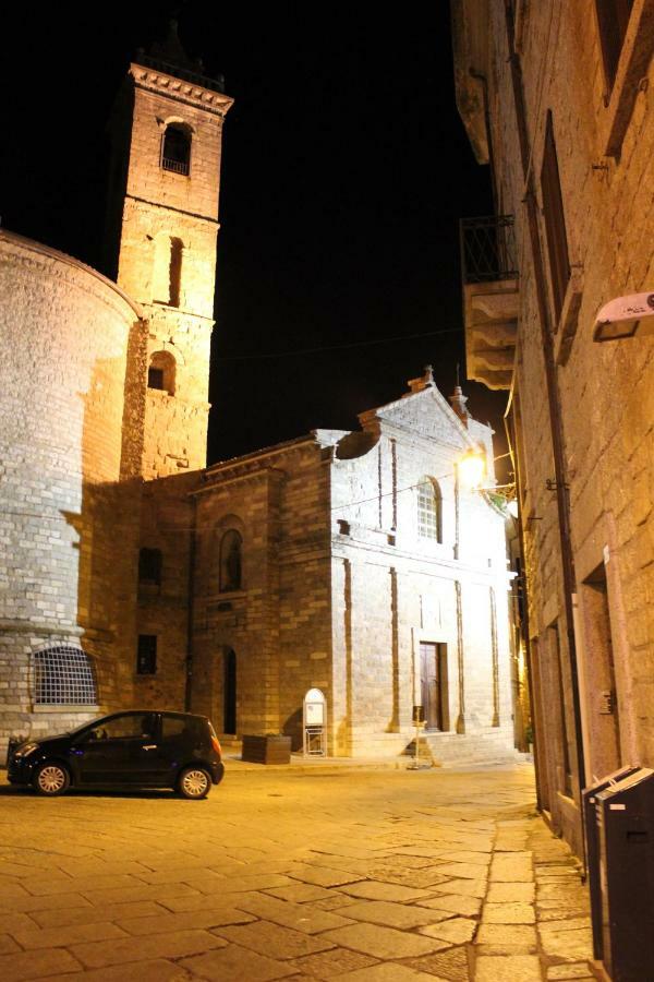 B&B Piazza Di L'Ara Tempio Pausania Exterior photo