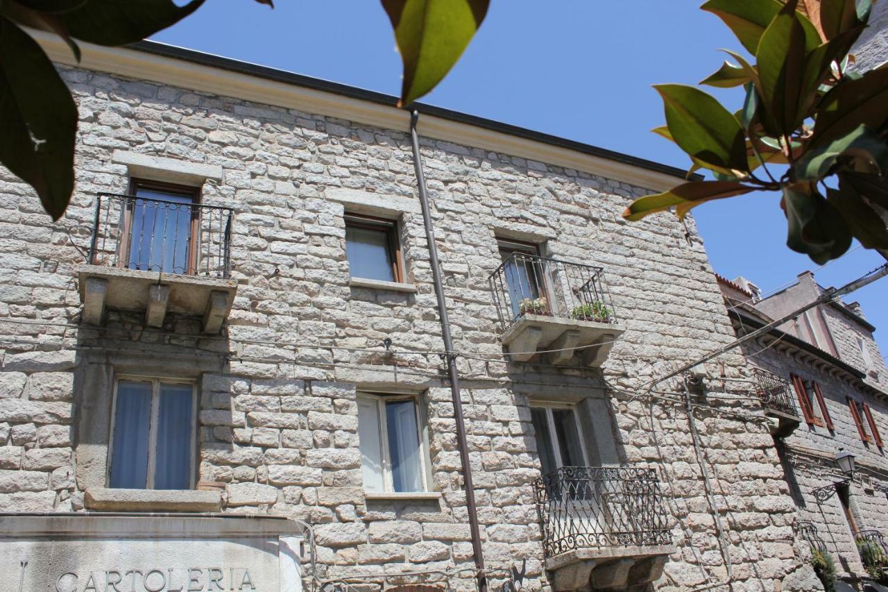 B&B Piazza Di L'Ara Tempio Pausania Exterior photo