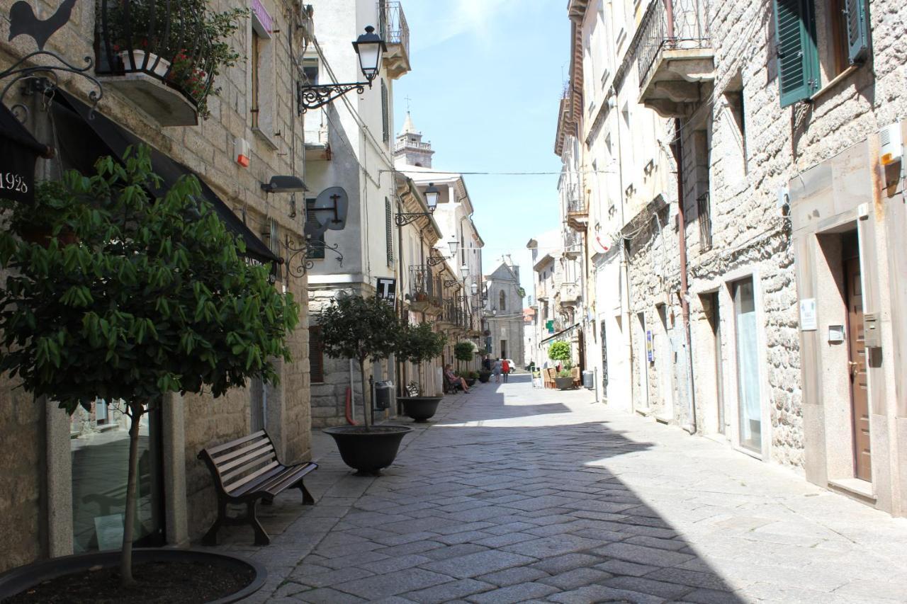 B&B Piazza Di L'Ara Tempio Pausania Exterior photo